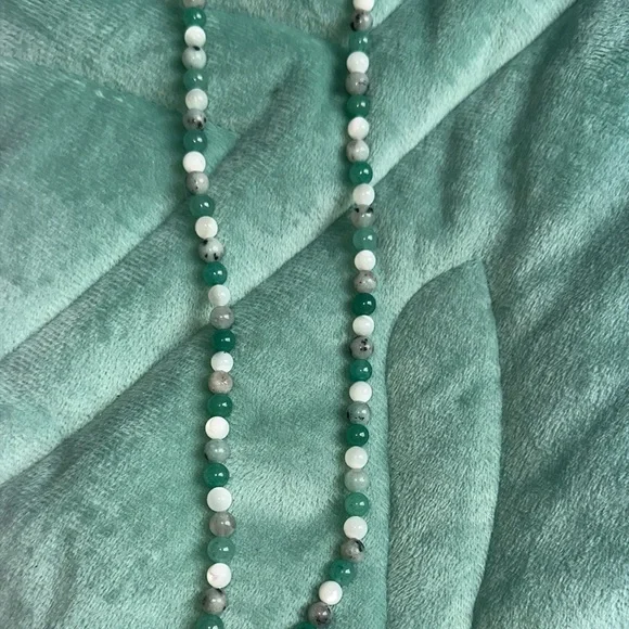 Aventurine & Pearl Stretch Necklace (Aventurine, Kiwi Jasper & Mother of Pearl) - Picture 7 of 7